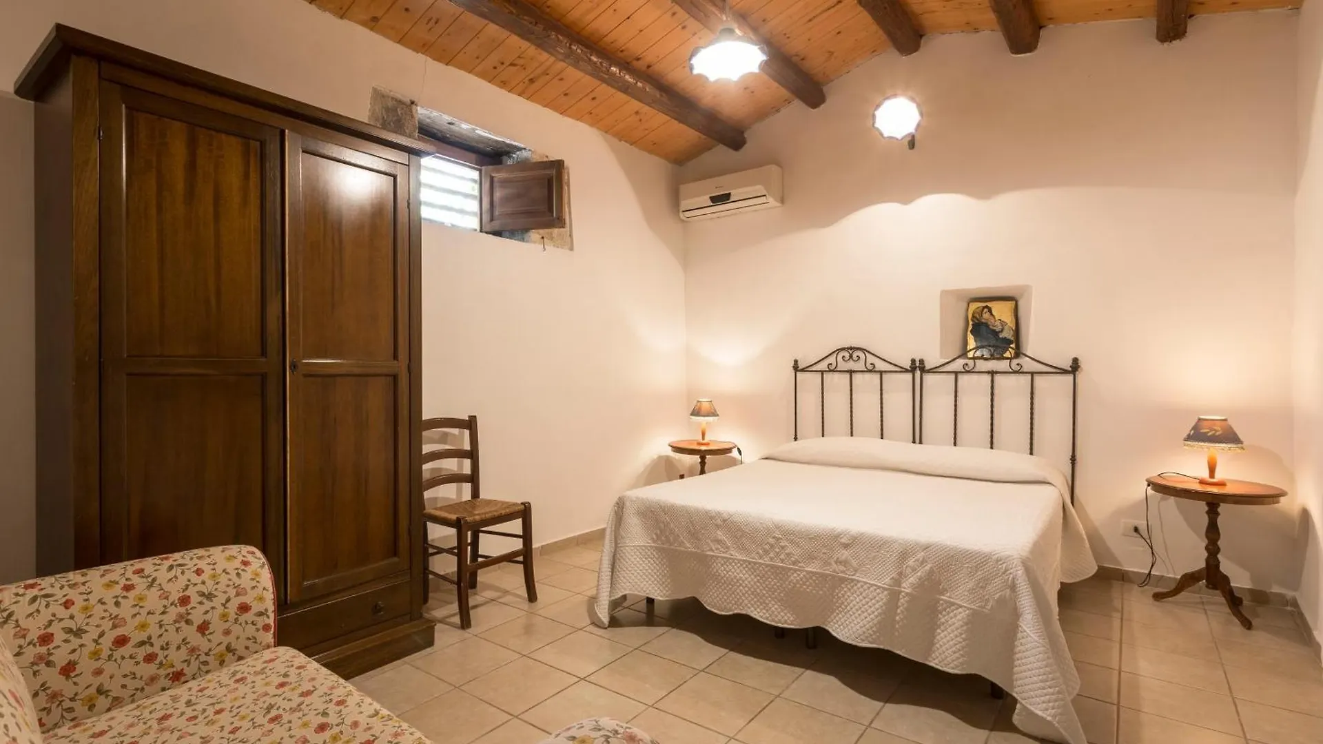 Farm stay Villa Zottopera - Dimora Di Sicilia Chiaramonte Gulfi Italy